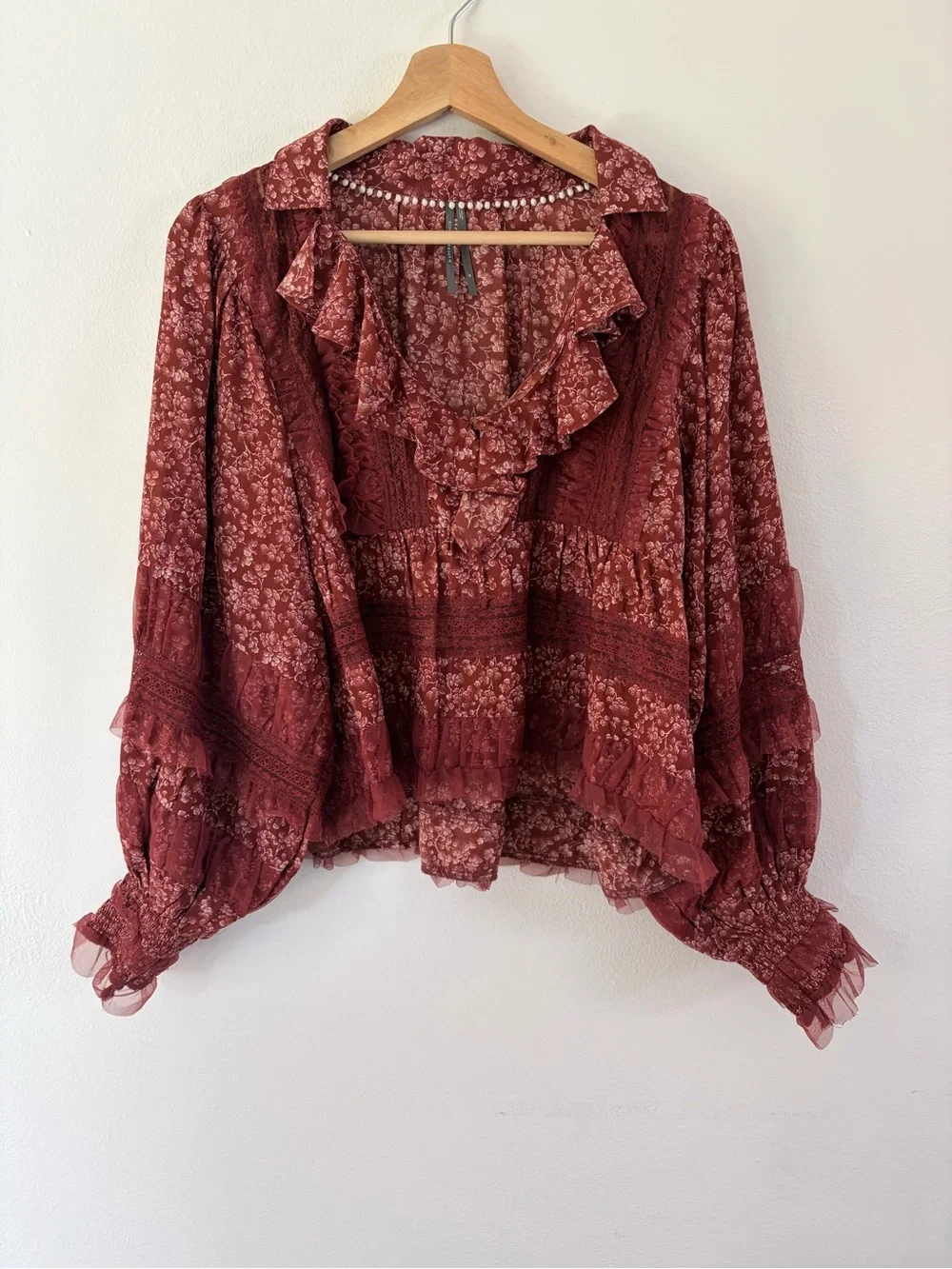 By Antropologie Ruffled V-Neck Popover Balloon Sleeve Red Floral Boho Blouse